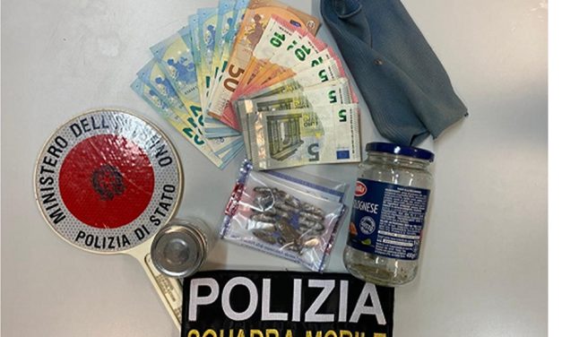 Droga in casa, denunciato brindisino