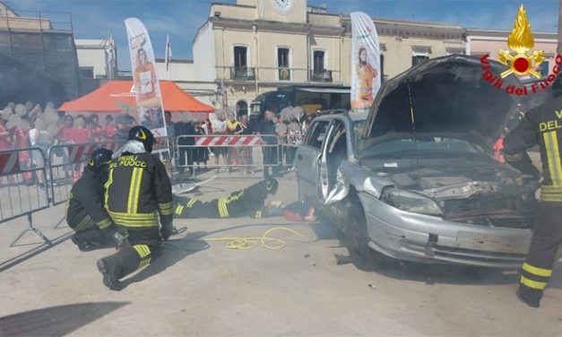 San Vito dei Normanni, giornata di Prevenzione alle dipendenze ed educazione alla sicurezza Stradale, Pompieri simulano interventi