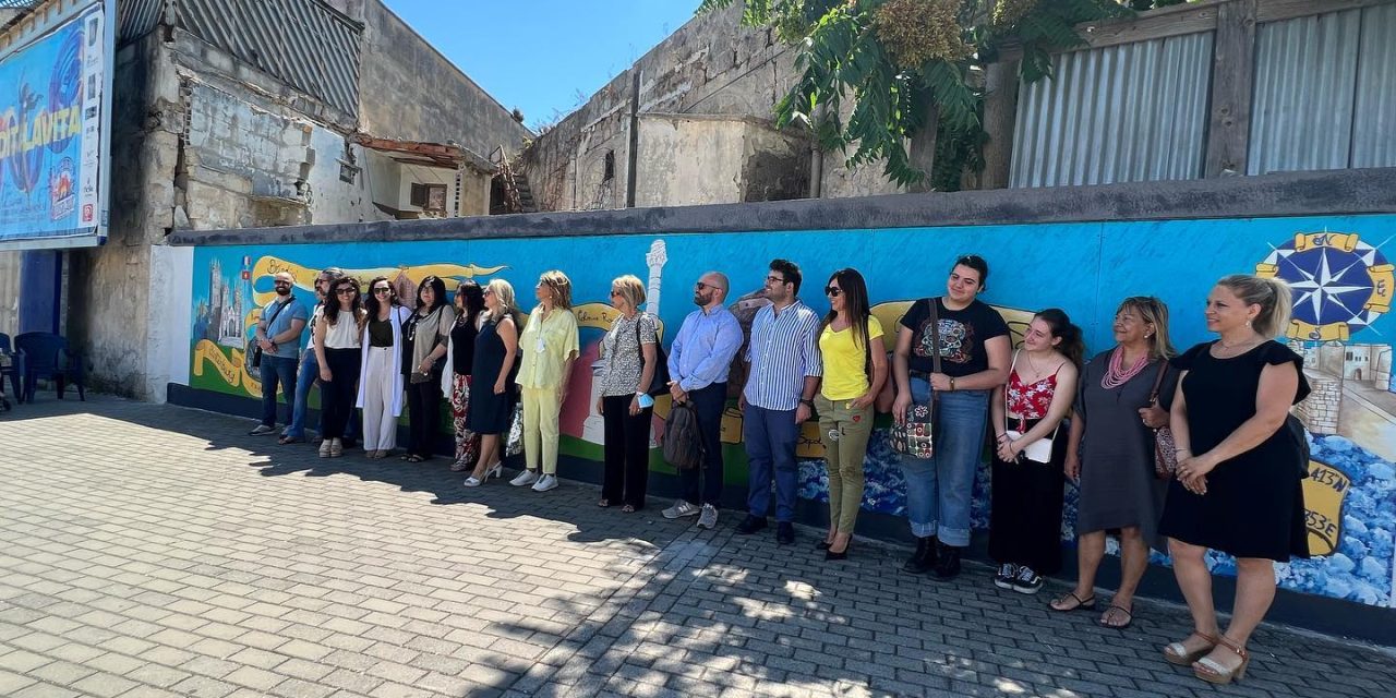 Brindisi e le Antiche Strade: inaugurato il Murales “Brindisi crocevia di rotte, percorsi e cammini” un dono alla città