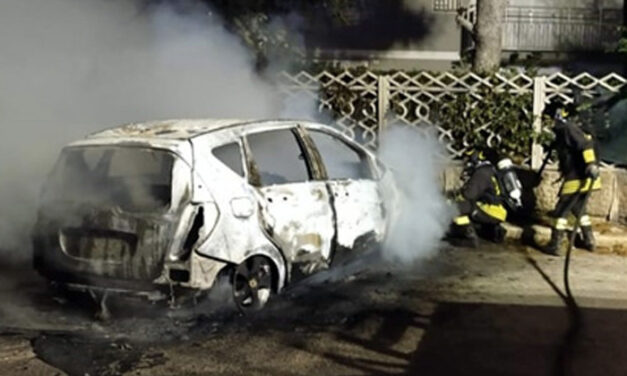 Auto a fuoco a Torre Canne, intervento notturno dei Vigili del Fuoco