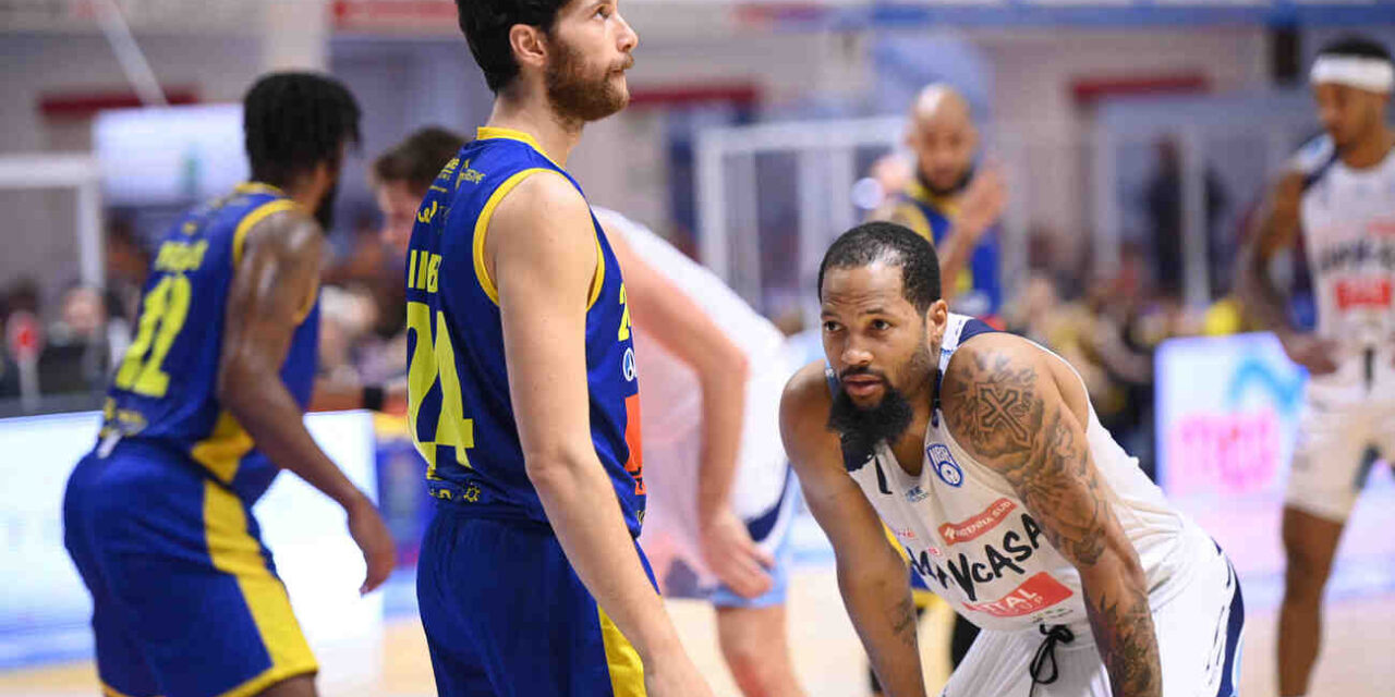 Happy Casa Brindisi chiude l’anno con una brutta sconfitta, al PalaPentassuglia Scafati vince 75-71