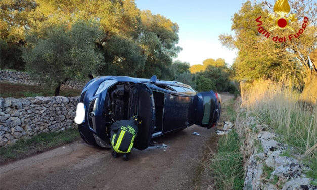 Si ribalta con l’auto in Contrada Valente ad Ostuni, soccorso da Vigili del Fuoco e 118 il 65enne finisce in ospedale