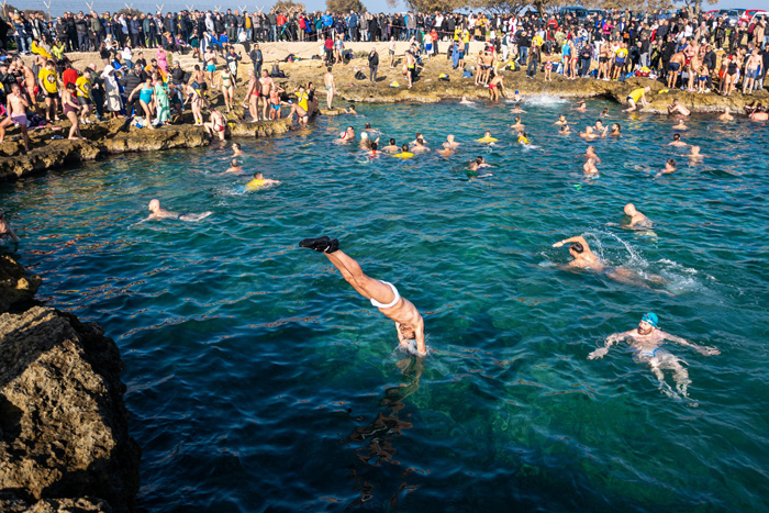 Tuffo di Capodanno 2024 Brindisi, tutto pronto per la XIV Edizione crescono le iscrizioni per la “goliardata tutto cuore”