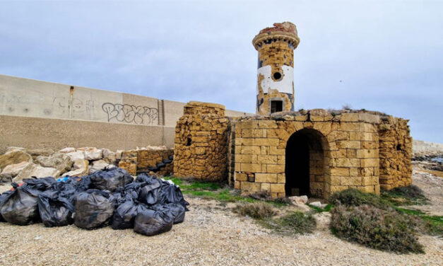 Puliamoilmarebrindisi, ripulita l’area del vecchio faro della diga di Punta Riso. “Abbiamo voluto dare il giusto valore ad uno scorcio bellissimo dimenticato forse da qualcuno….”