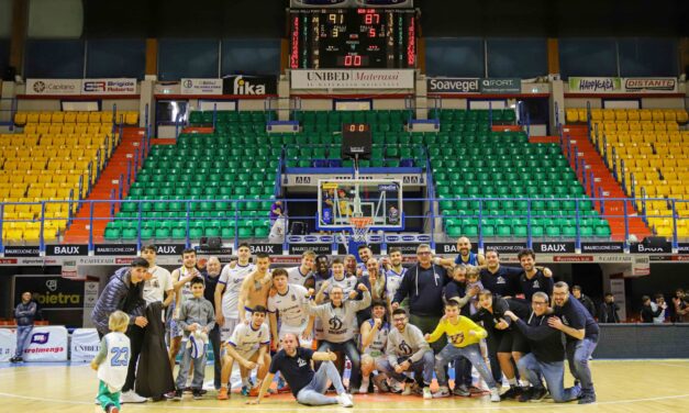 Dinamo Brindisi saluta la città con una grande vittoria e festeggia la salvezza in Serie B