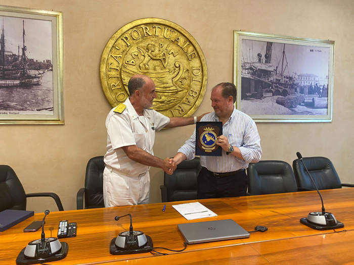 Autorità Portuale, siglato a Bari il passaggio di consegne tra Patroni Griffi ed il Commissario Contrammiraglio Leone