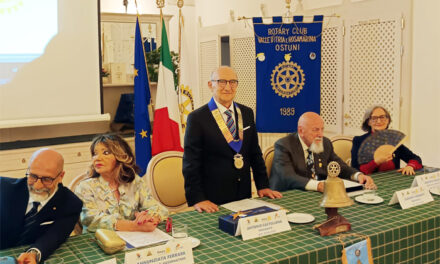 Scambio consegne al Rotary Club di Ostuni