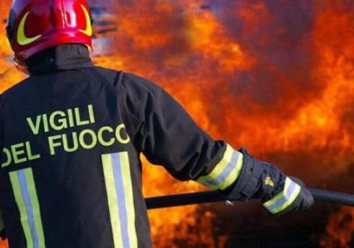 Vigili del Fuoco in sciopero il 24 agosto, i sindacati: “Sotto organico e mezzi obsoleti ovunque con Brindisi fanalino di coda, si deve intervenire”