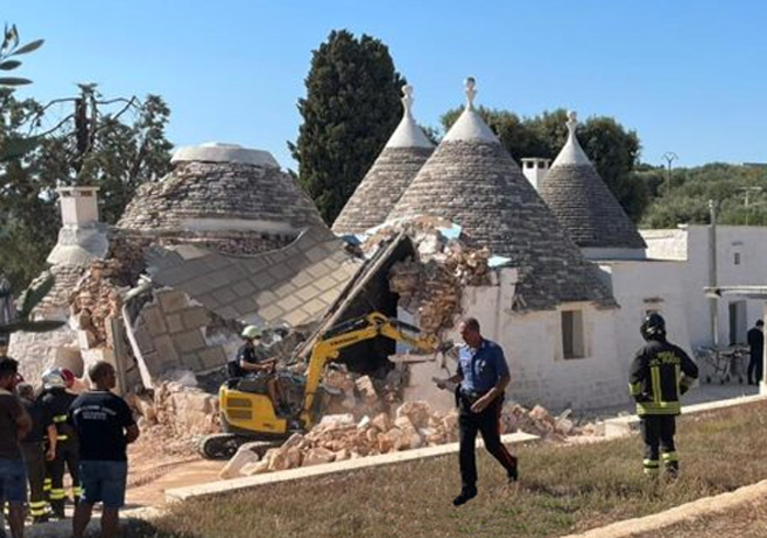 Esplosione in un trullo, una donna in ospedale, si scava sotto le macerie