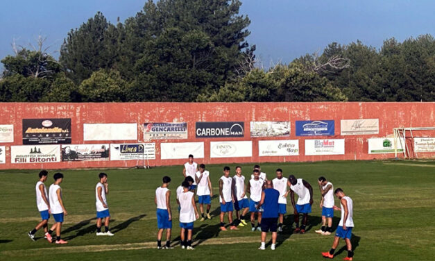 Calcio, Brindisi FC, i biancazzurri in ritiro dal 4 agosto a San Giovanni in Fiore, intanto arriva in squadra il portiere Milan