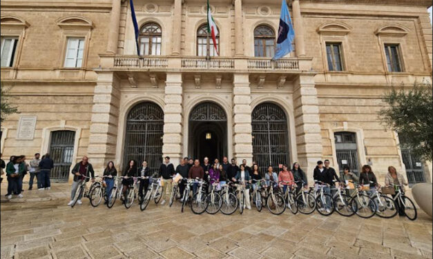 Fasano, politiche Giovanili, premiati con 22 city-bike gli studenti universitari vincitori del bando «La strada giusta»