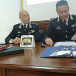 Presentato anche a Brindisi il Calendario Storico dei Carabinieri, realizzato con il contributo dell’artista Marco Lodola e dello scrittore Maurizio de Giovanni, e dei prodotti editoriali