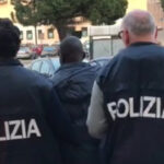 Aggredisce i poliziotti perchè gli hanno chiesto i documenti, il pm dispone la carcerazione