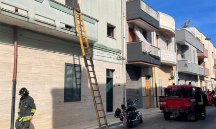 Va a fuoco la cucina, donna ferita, intervento d’urgenza dei Vigili del Fuoco in via Parini a Francavilla Fontana