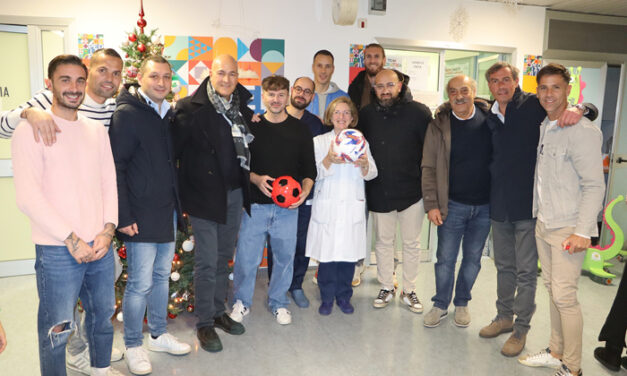 Il Brindisi FC porta un sorriso ai bambini dell’ospedale “Perrino”