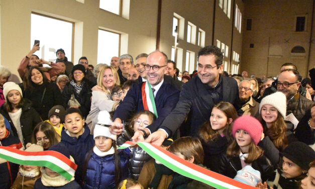 Fasano, inaugurata I PORTICI – Biblioteca di Comunità “Ignazio Ciaia”: il sogno è uscito dal cassetto!