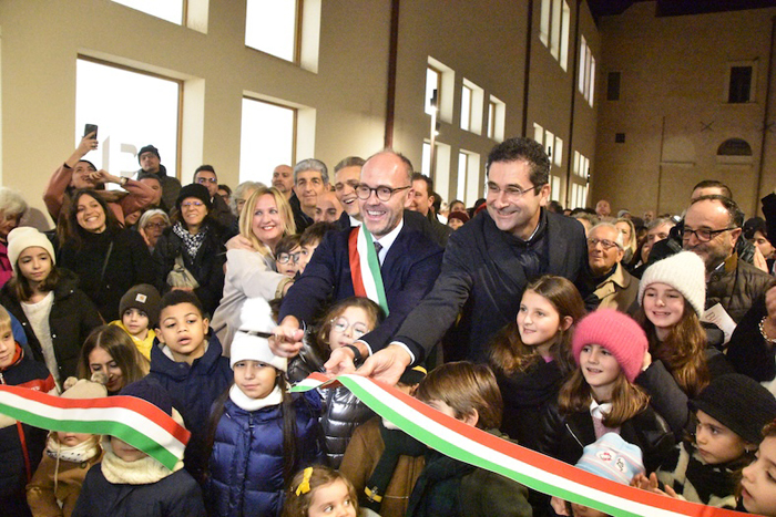 Fasano, inaugurata I PORTICI – Biblioteca di Comunità “Ignazio Ciaia”: il sogno è uscito dal cassetto!