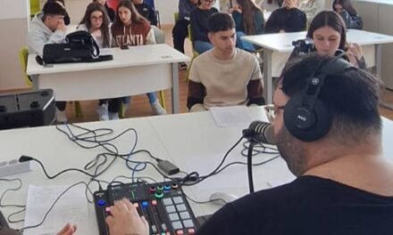 Ites “Calò” di Francavilla Fontana – Col modulo formativo “Web Radio” e la collaborazione con Idea Radio, 19 studenti sperimentano in diretta l’esclusivo programma radiofonico “Italia in musica: la sfida”