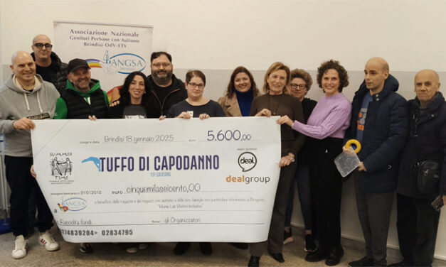 Tuffo di capodanno Brindisi 2025 – Chiusa la XV edizione. Consegnati €5.600 della Raccolta Fondi ad Angsa Brindisi per il Progetto “Home Lab – Visioni inclusive”