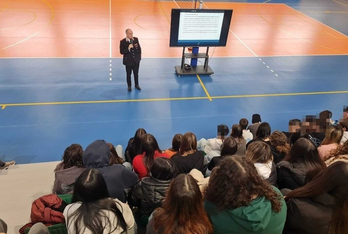 I carabinieri incontrano gli studenti a Cisternino e Fasano